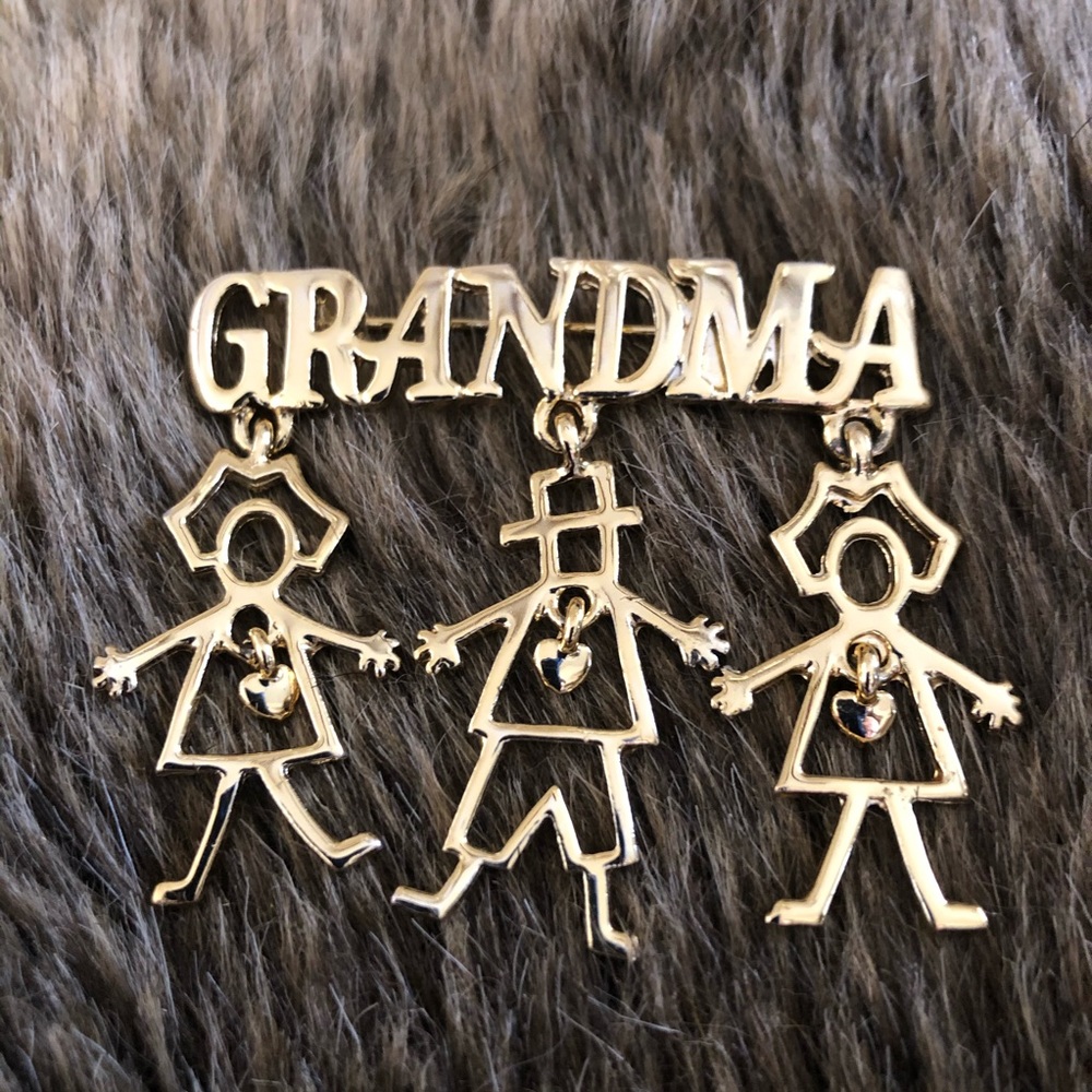 Vintage gold “grandma” dangle kid hearts brooch